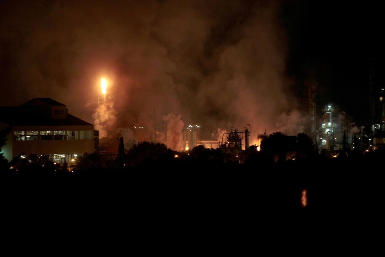 La explosión de la petroquímica de Tarragona, en imágenes