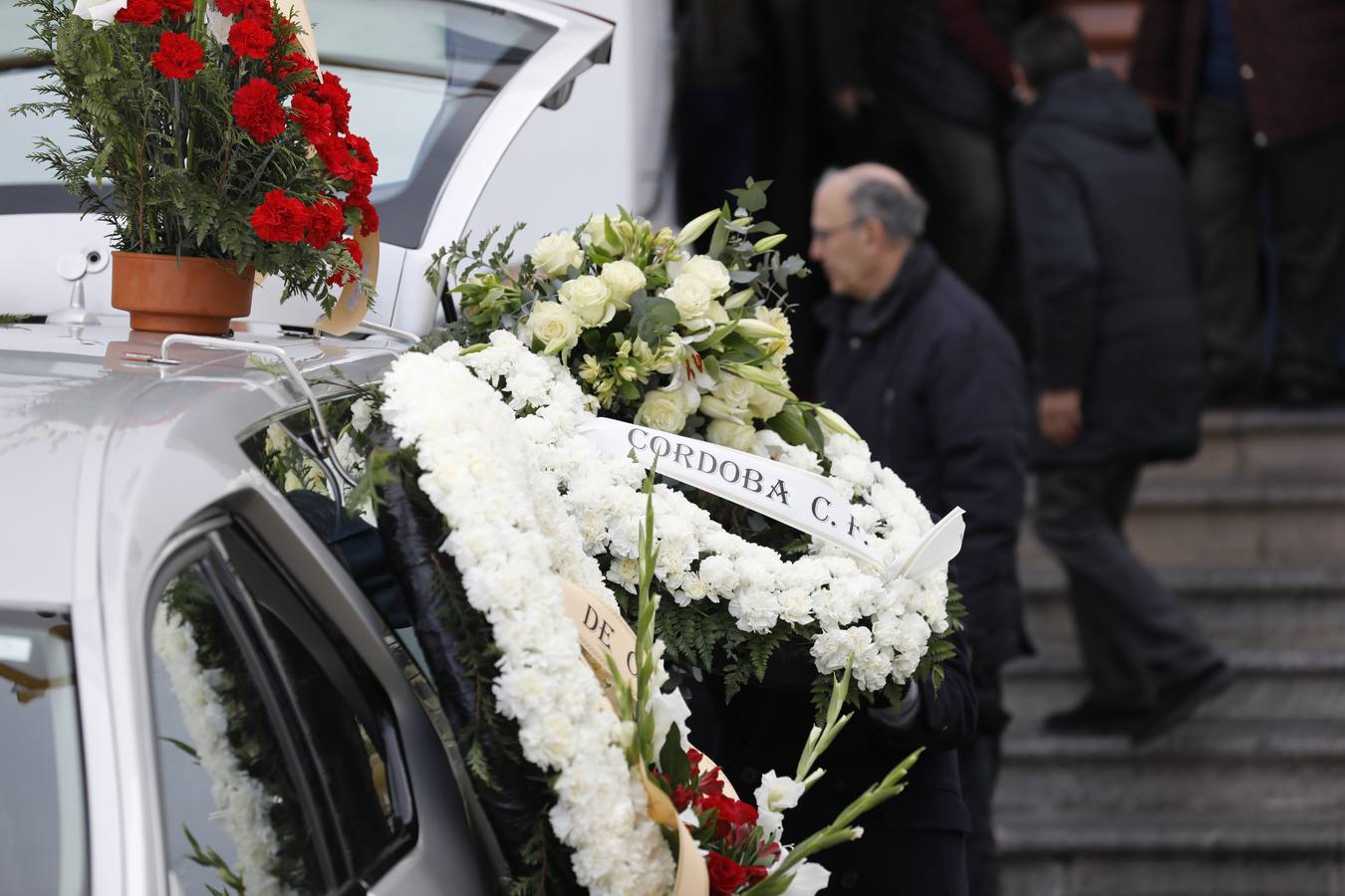 La Misa por el descanso de José Luis Navarro, en imágenes