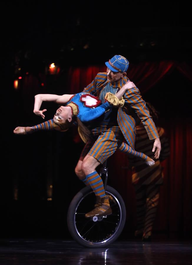 En imágenes, «Kooza», el espectáculo del Circo del Sol en Sevilla