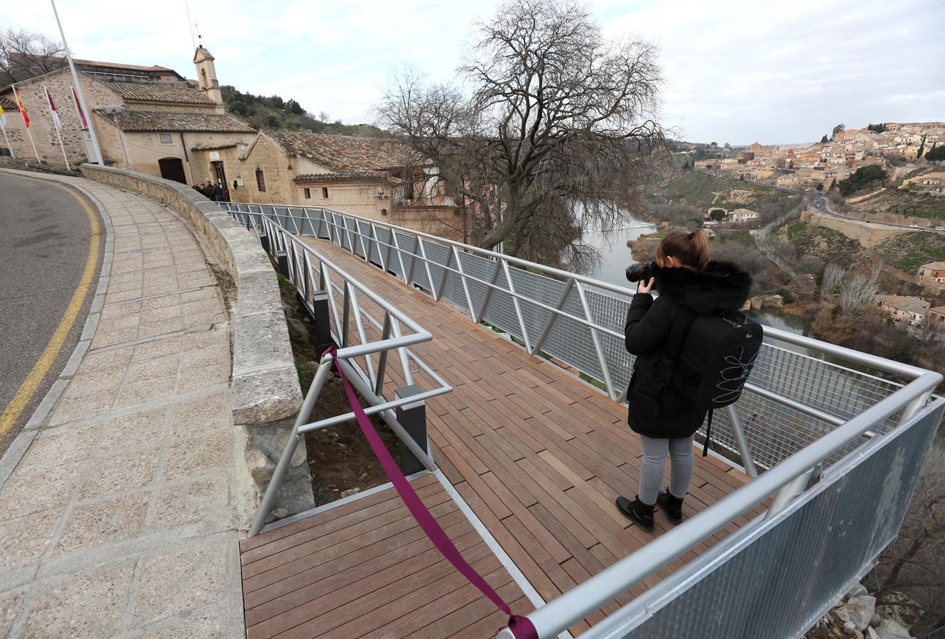 Ya está abierta la pasarela de la ermita del Valle