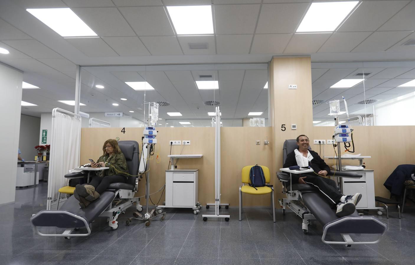 Una mañana en el Hospital de Día de Oncología de Córdoba, en imágenes