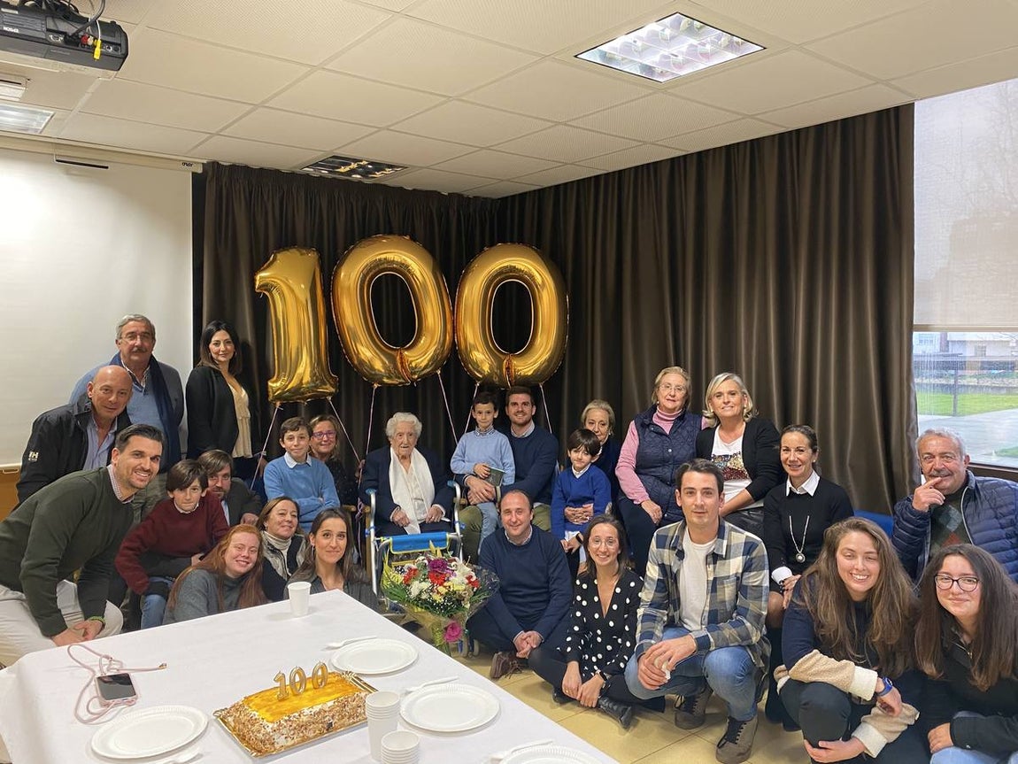 Familia en Ferrol durante el 100 cumpleaños. 
