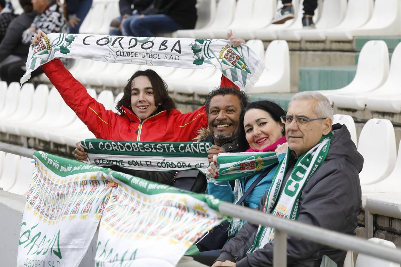 El ambiente en las gradas del Córdoba CF-Villarrubia, en imágenes