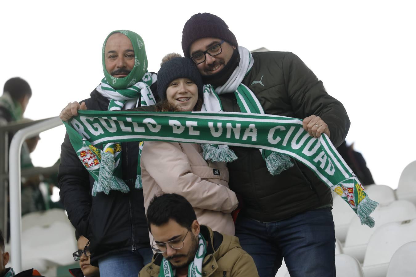 El ambiente en las gradas del Córdoba CF-Villarrubia, en imágenes