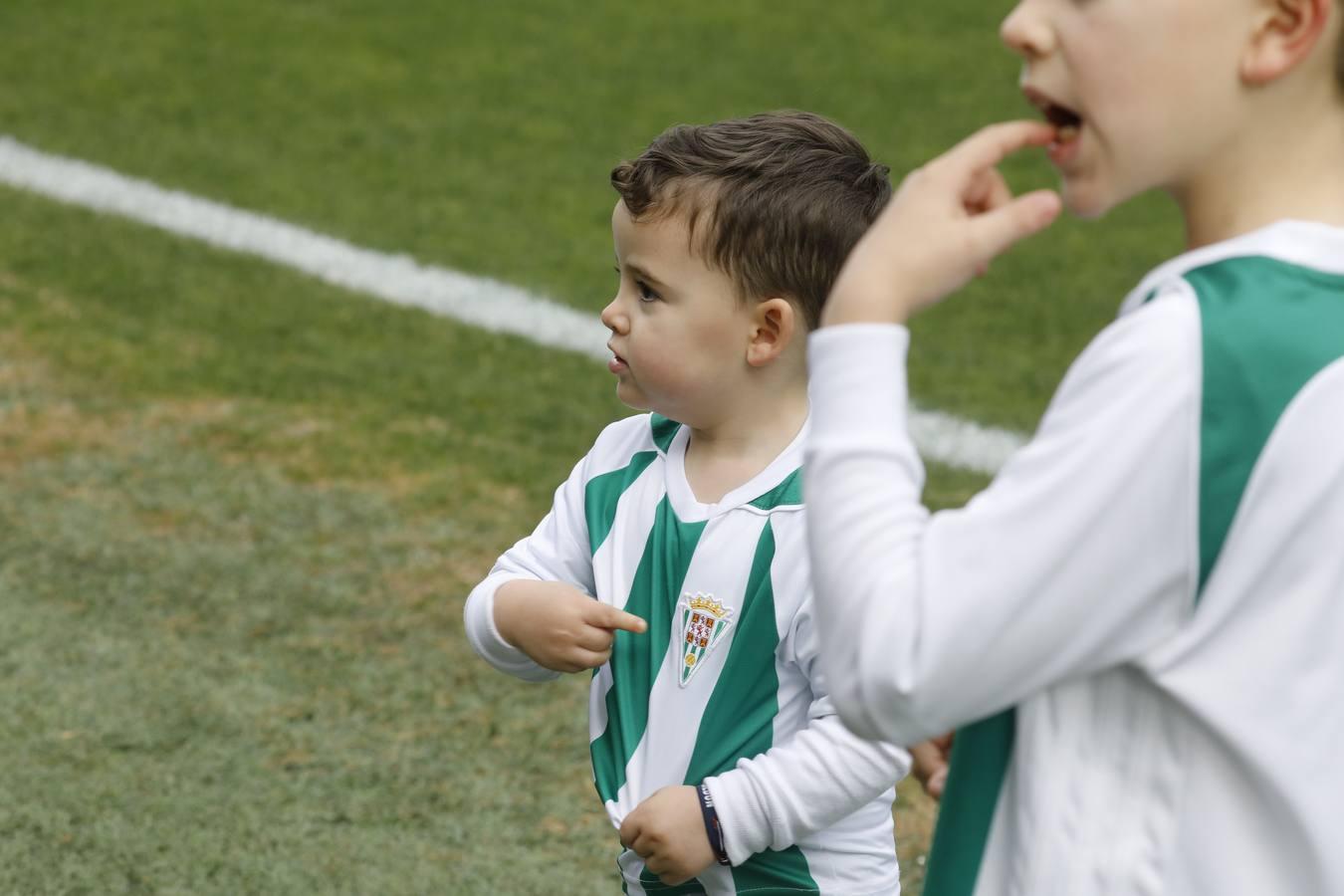 El ambiente en las gradas del Córdoba CF-Villarrubia, en imágenes