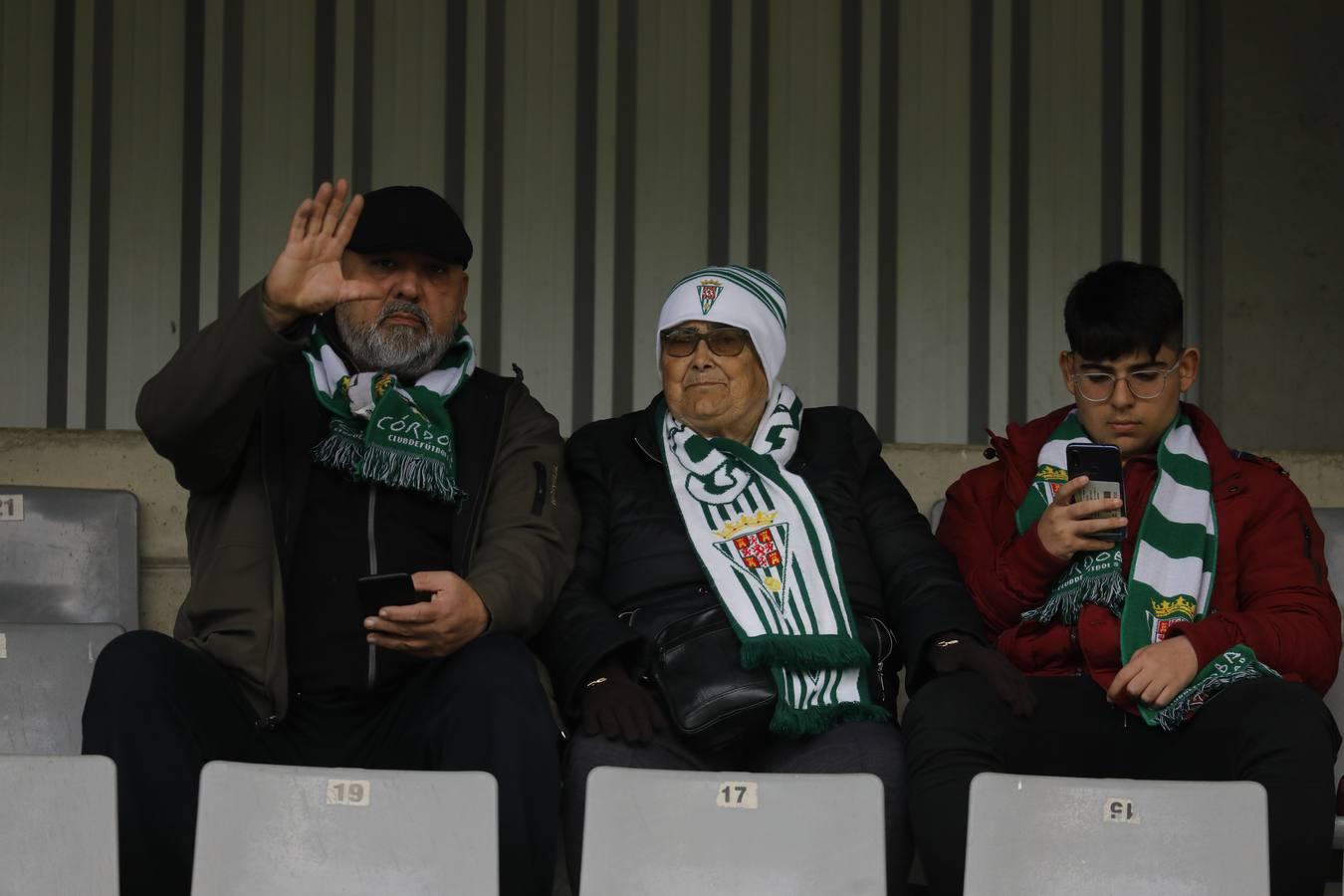 El ambiente en las gradas del Córdoba CF-Villarrubia, en imágenes