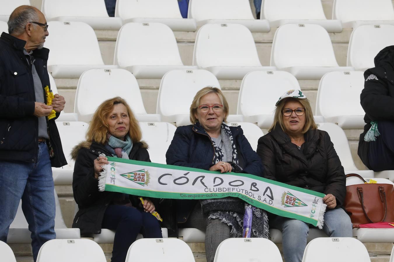 El ambiente en las gradas del Córdoba CF-Villarrubia, en imágenes