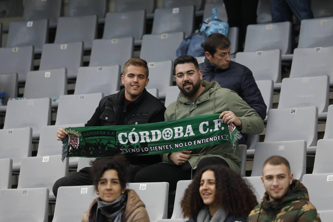 El ambiente en las gradas del Córdoba CF-Villarrubia, en imágenes