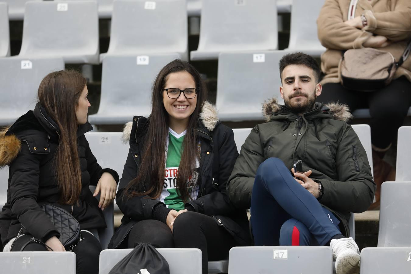 El ambiente en las gradas del Córdoba CF-Villarrubia, en imágenes