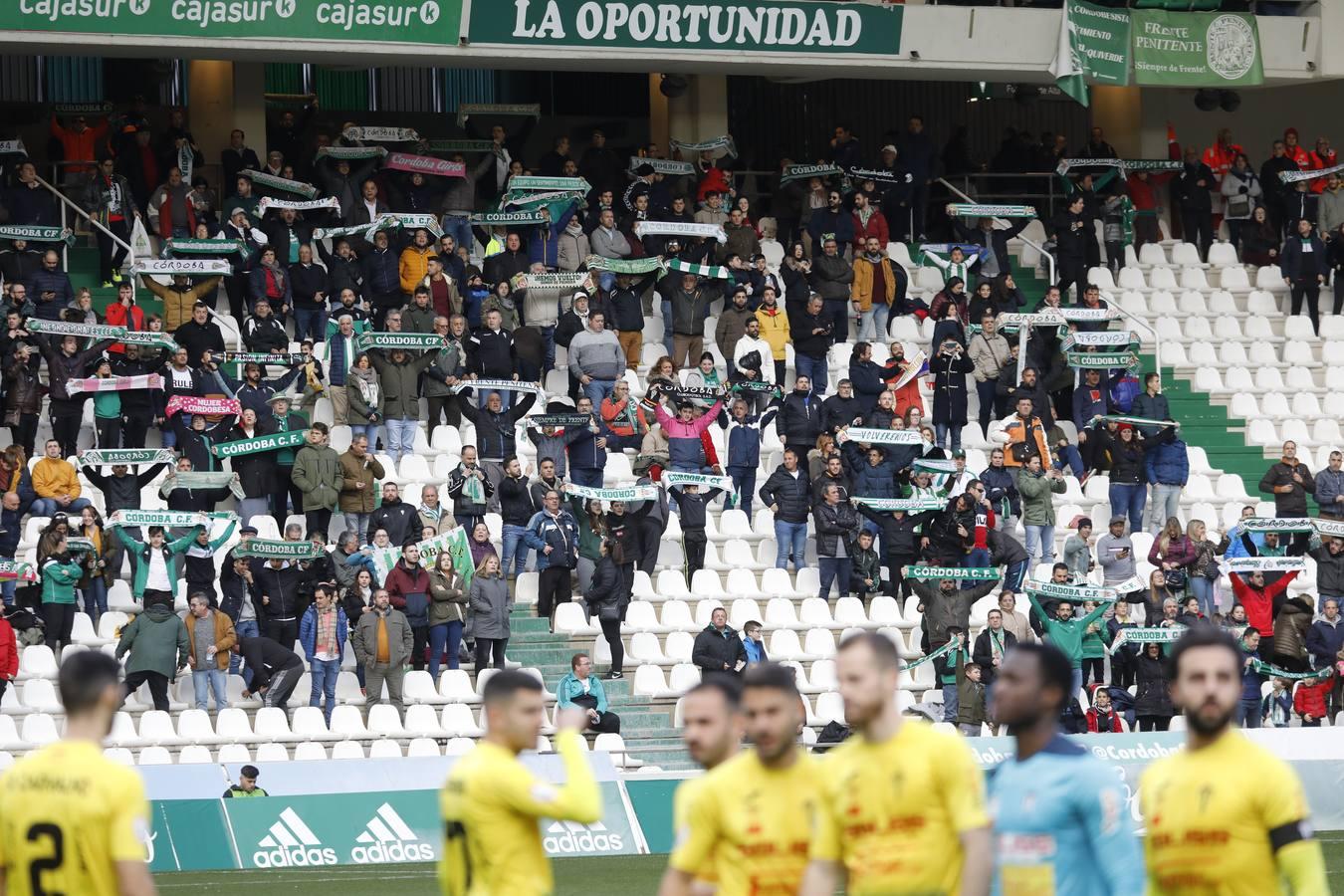 El ambiente en las gradas del Córdoba CF-Villarrubia, en imágenes