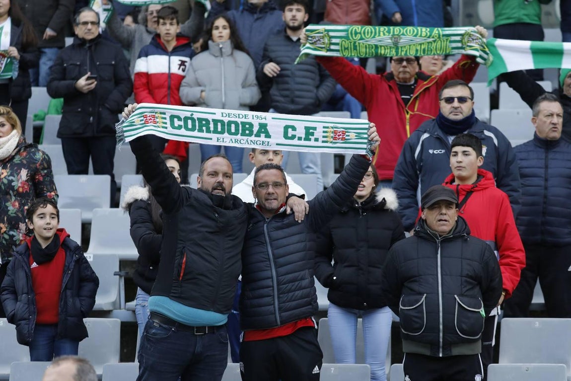 El ambiente en las gradas del Córdoba CF-Villarrubia, en imágenes