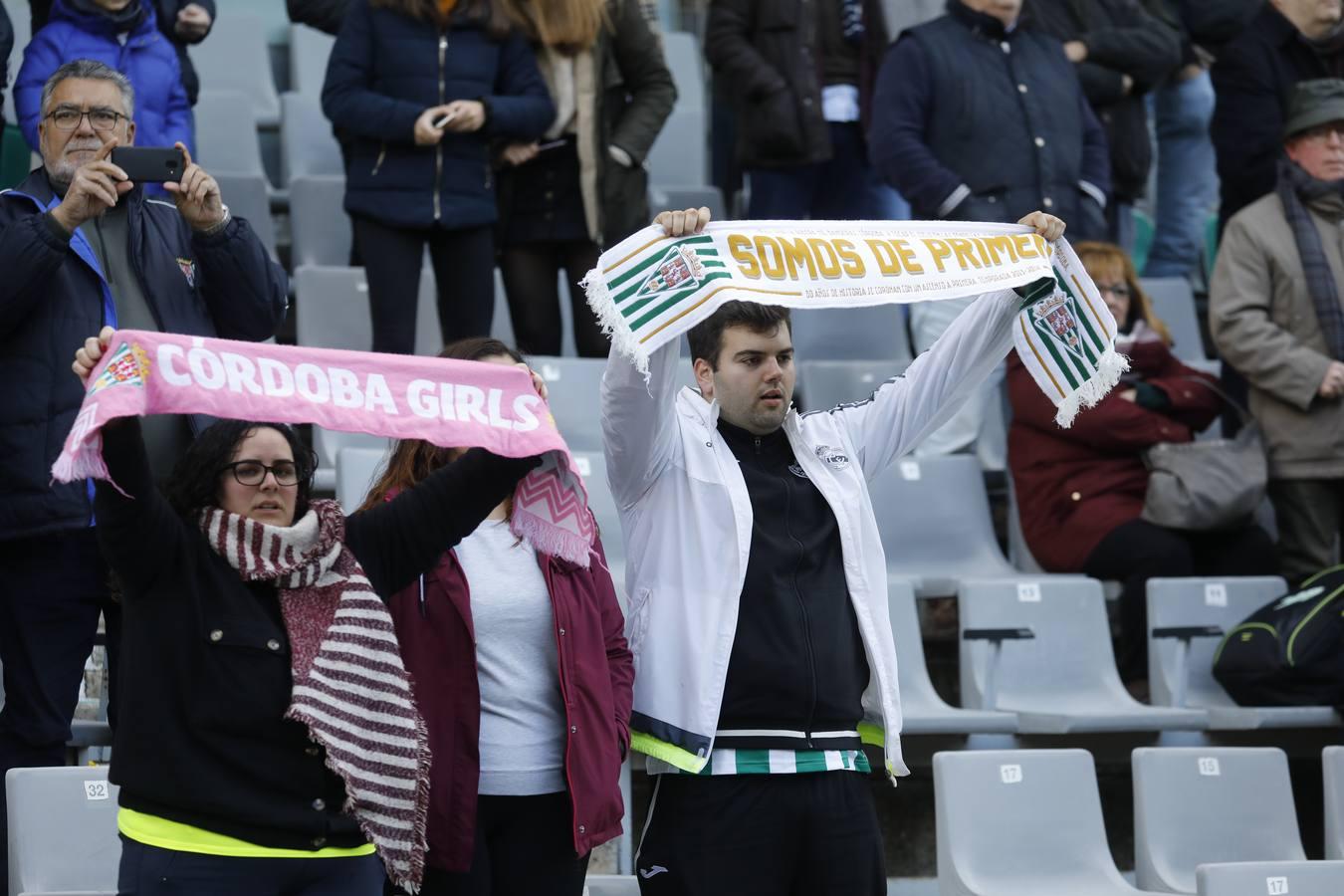 El ambiente en las gradas del Córdoba CF-Villarrubia, en imágenes