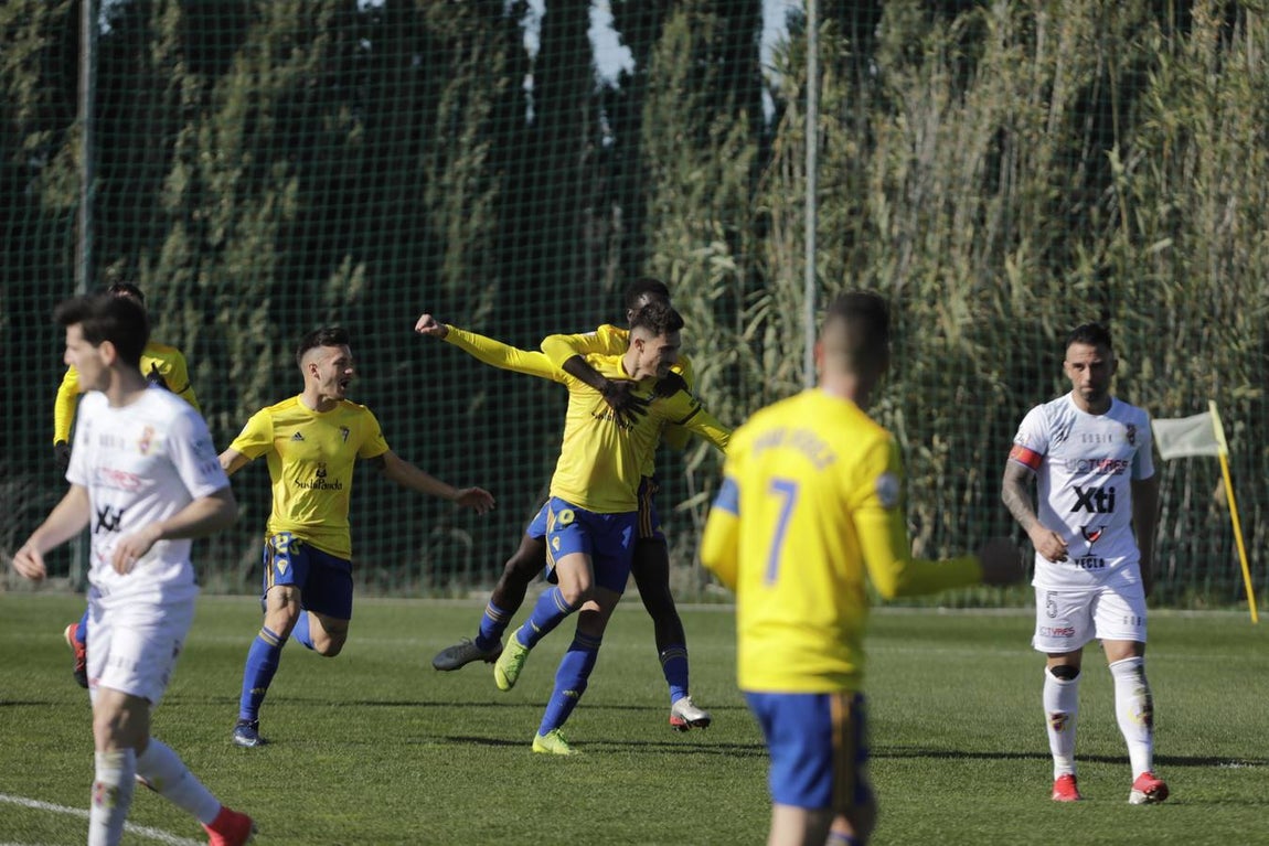 Partido Cádiz B-Yeclano