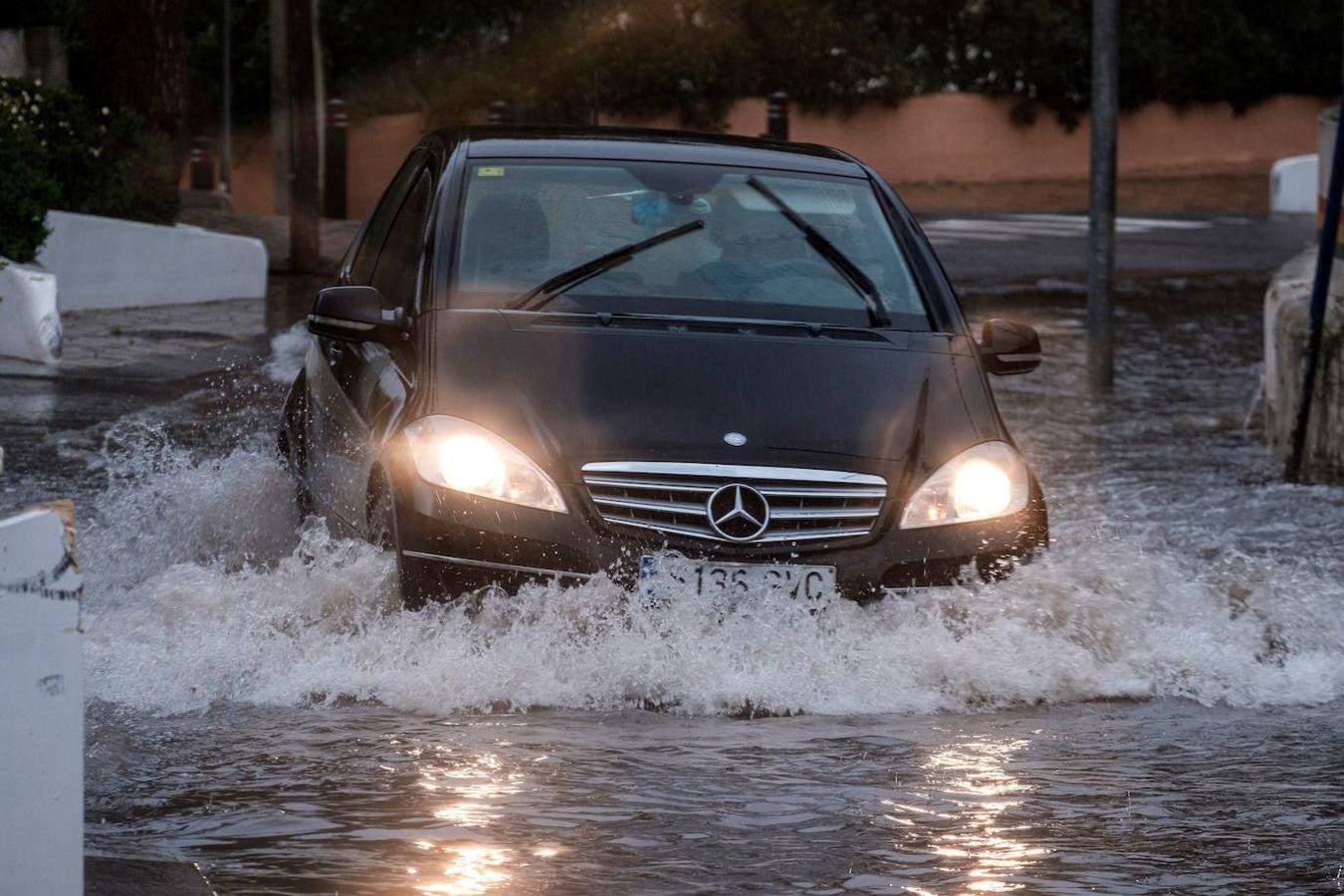 Las imágenes que deja el temporal Gloria, que está afectando a media España