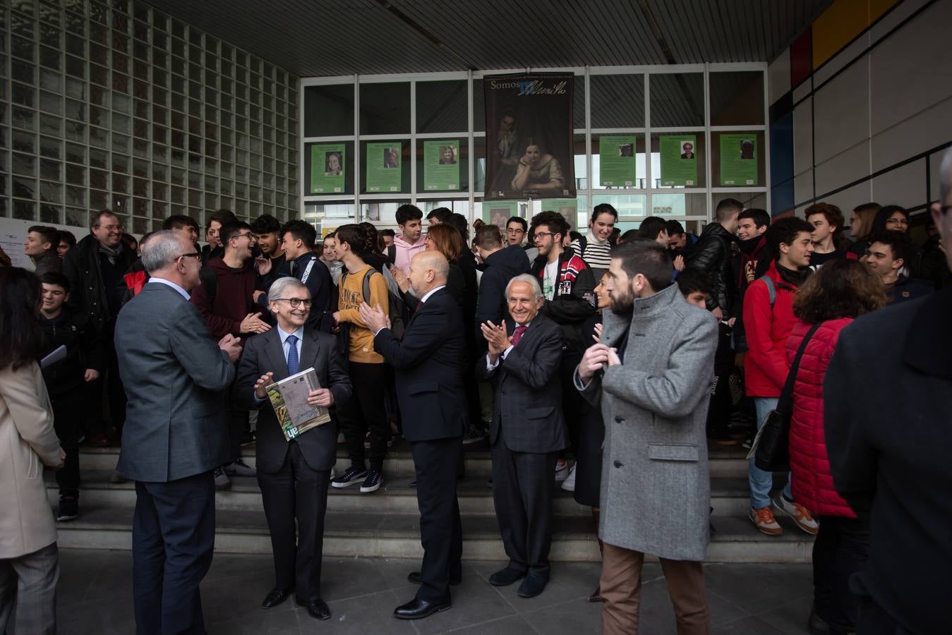 Visita del consejero de Educación al IES Murillo de Sevilla, en imágenes