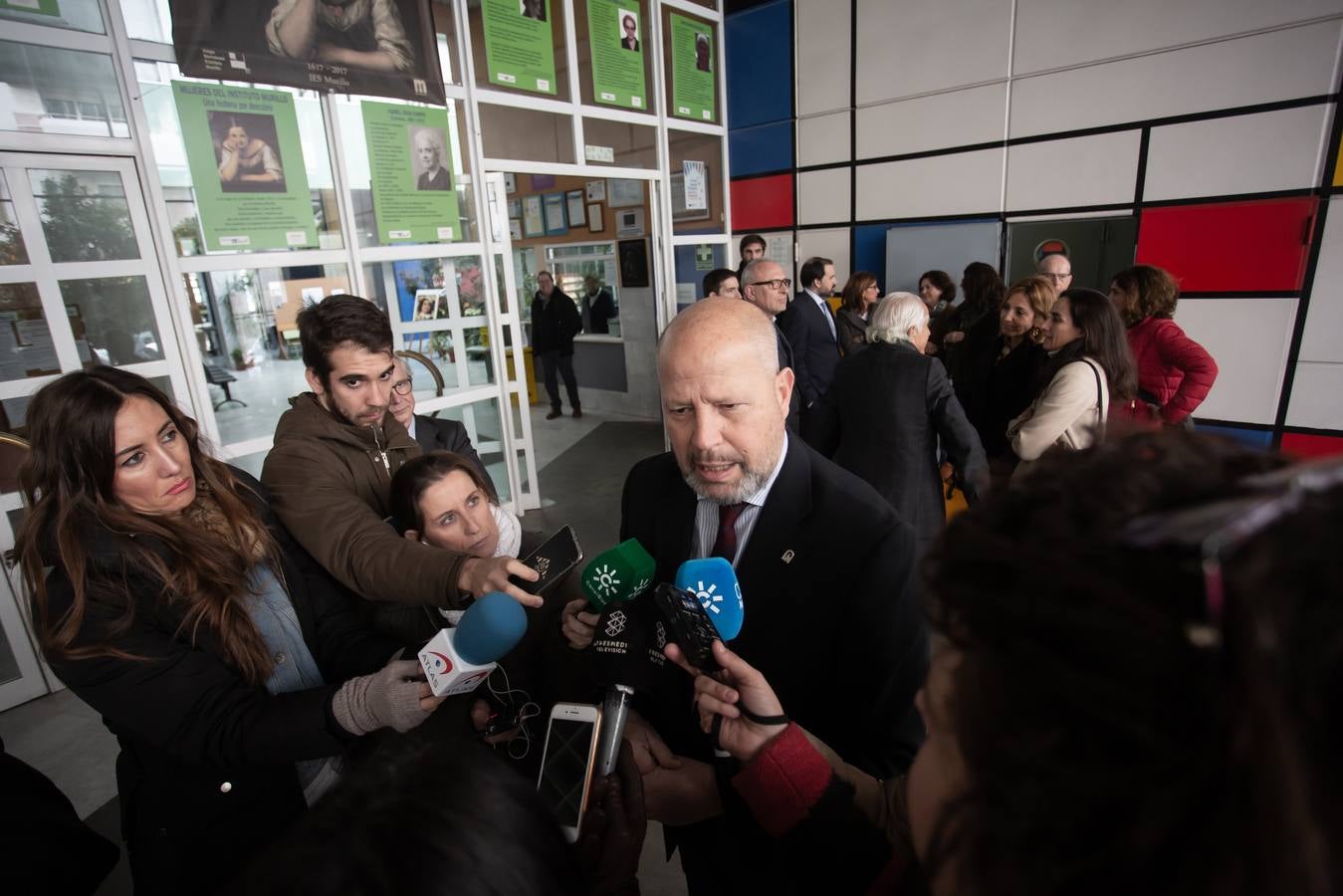 Visita del consejero de Educación al IES Murillo de Sevilla, en imágenes