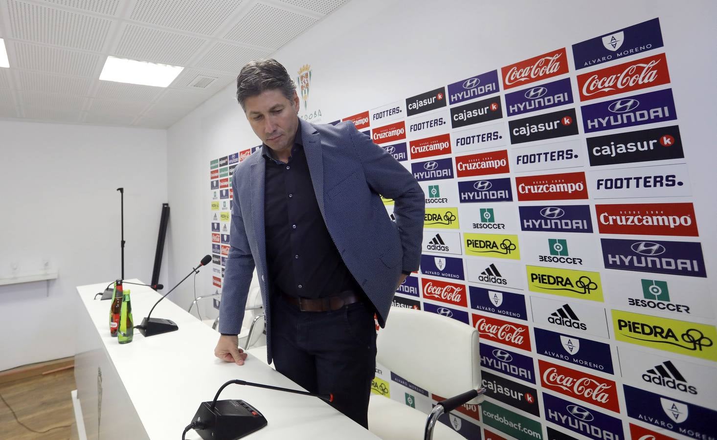 La presentación de Carlos Valverde en el Córdoba CF, en imágenes