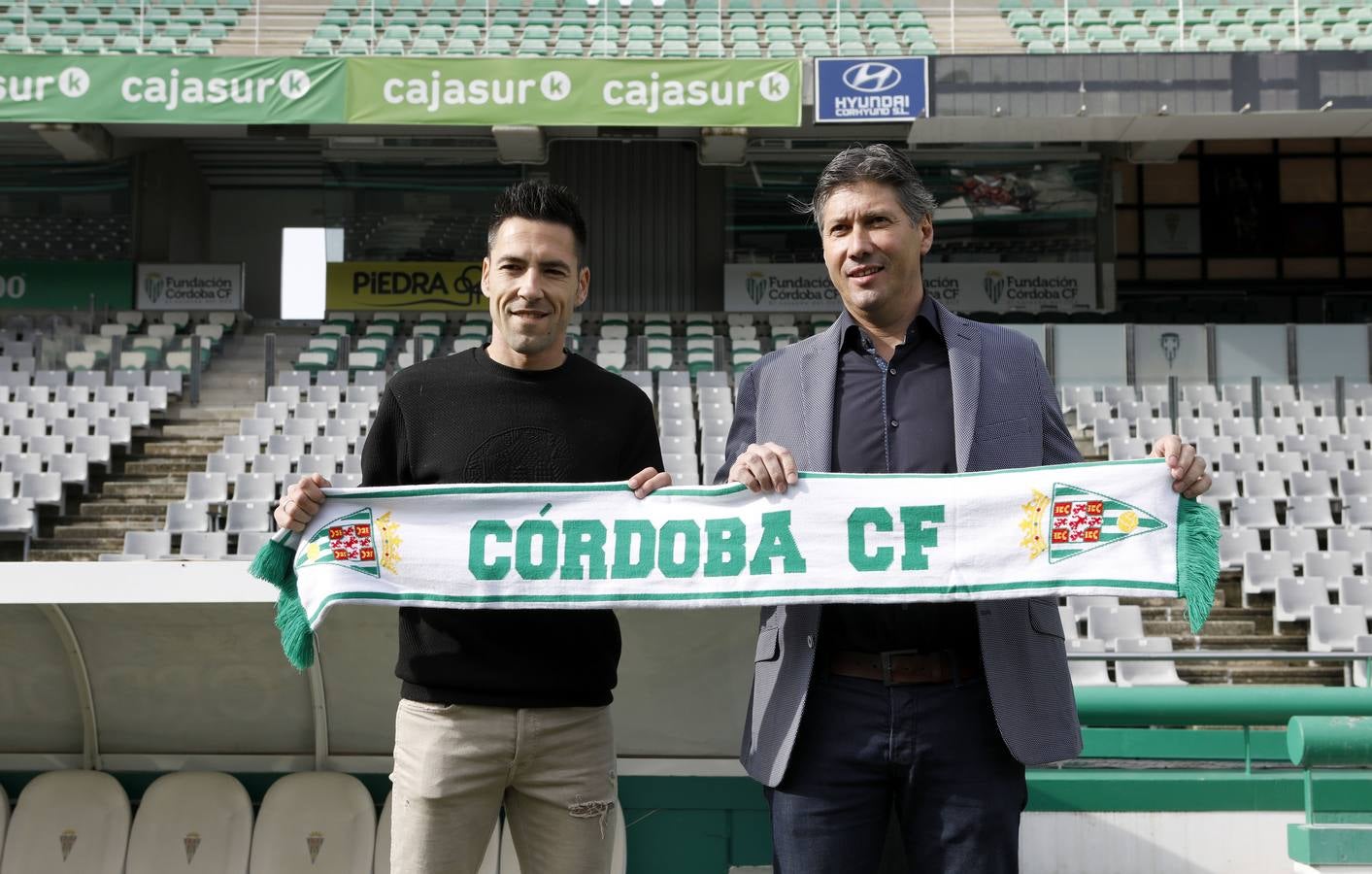 La presentación de Carlos Valverde en el Córdoba CF, en imágenes