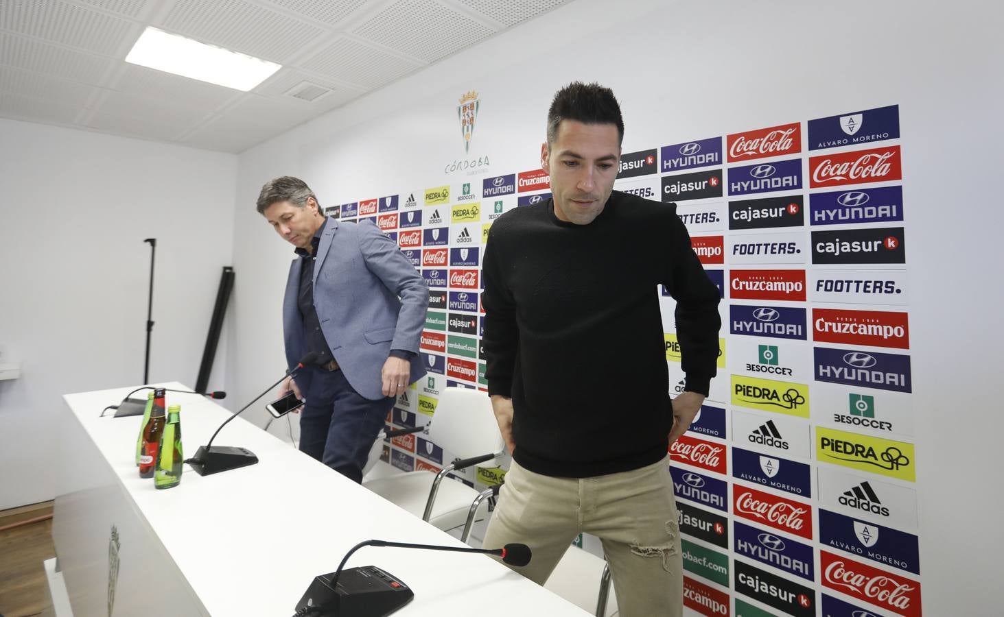 La presentación de Carlos Valverde en el Córdoba CF, en imágenes