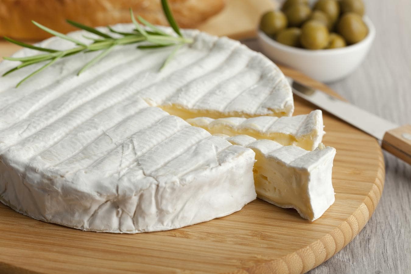 Queso brie. Es el quinto queso más proteico: 17,2 gramos por cada 100 gramos, según los datos de la BEDCA.