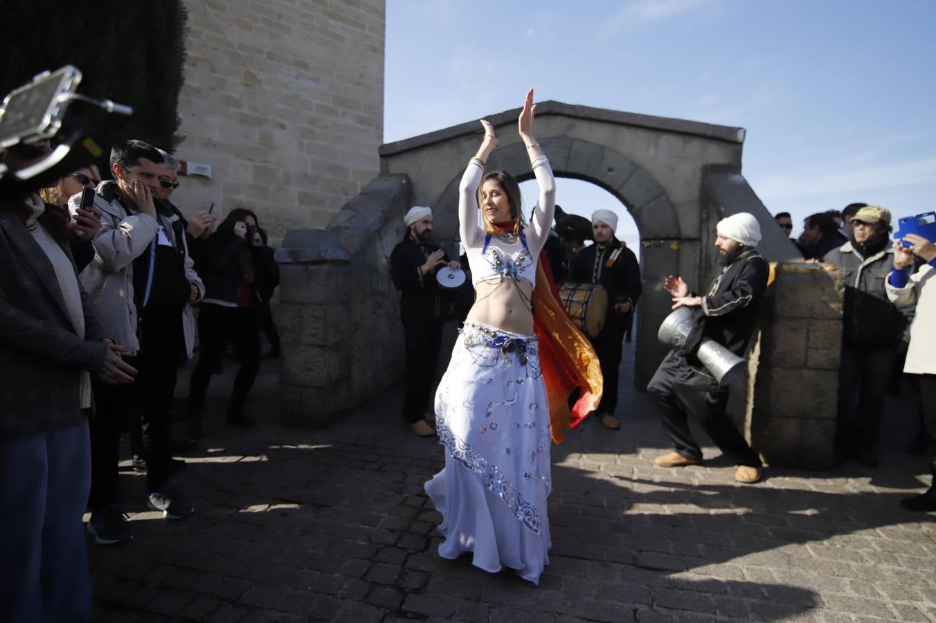 El primer días del Mercado de las Tres Culturas de Córdoba, en imágenes