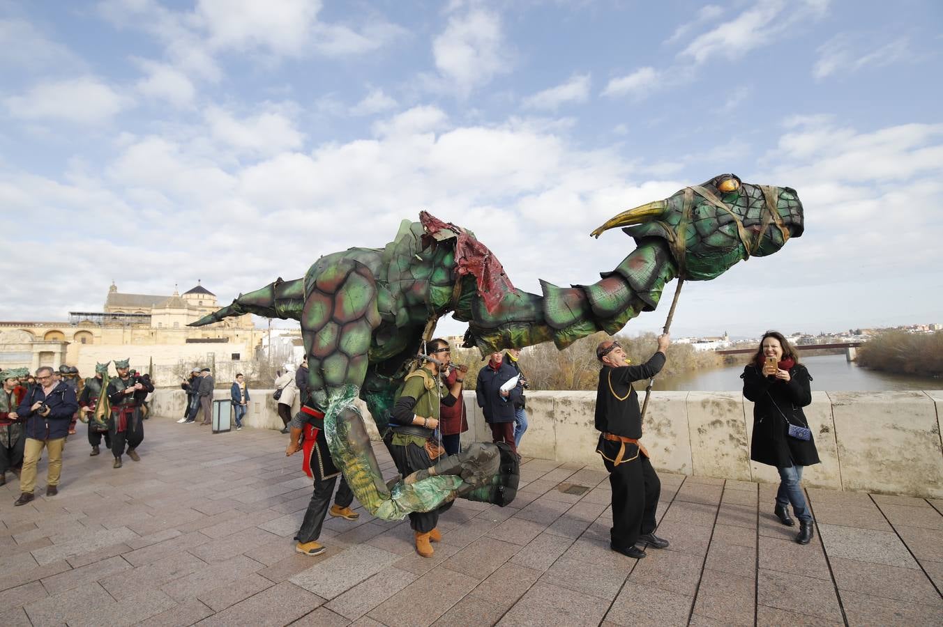 El primer días del Mercado de las Tres Culturas de Córdoba, en imágenes