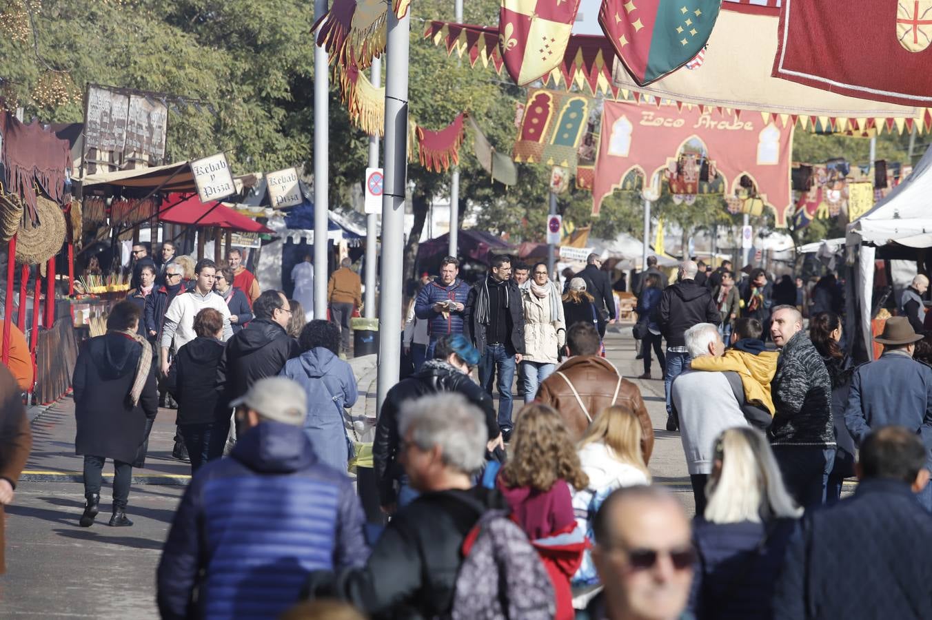 El primer días del Mercado de las Tres Culturas de Córdoba, en imágenes