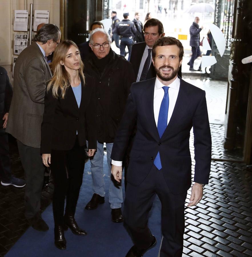 La visita de Juan Guaidó a Madrid, en imágenes. El presidente del PP, Pablo Casado y la portavoz en el Congreso de los Diputados de la formación conservadora, Cayetana Álvarez de Toledo