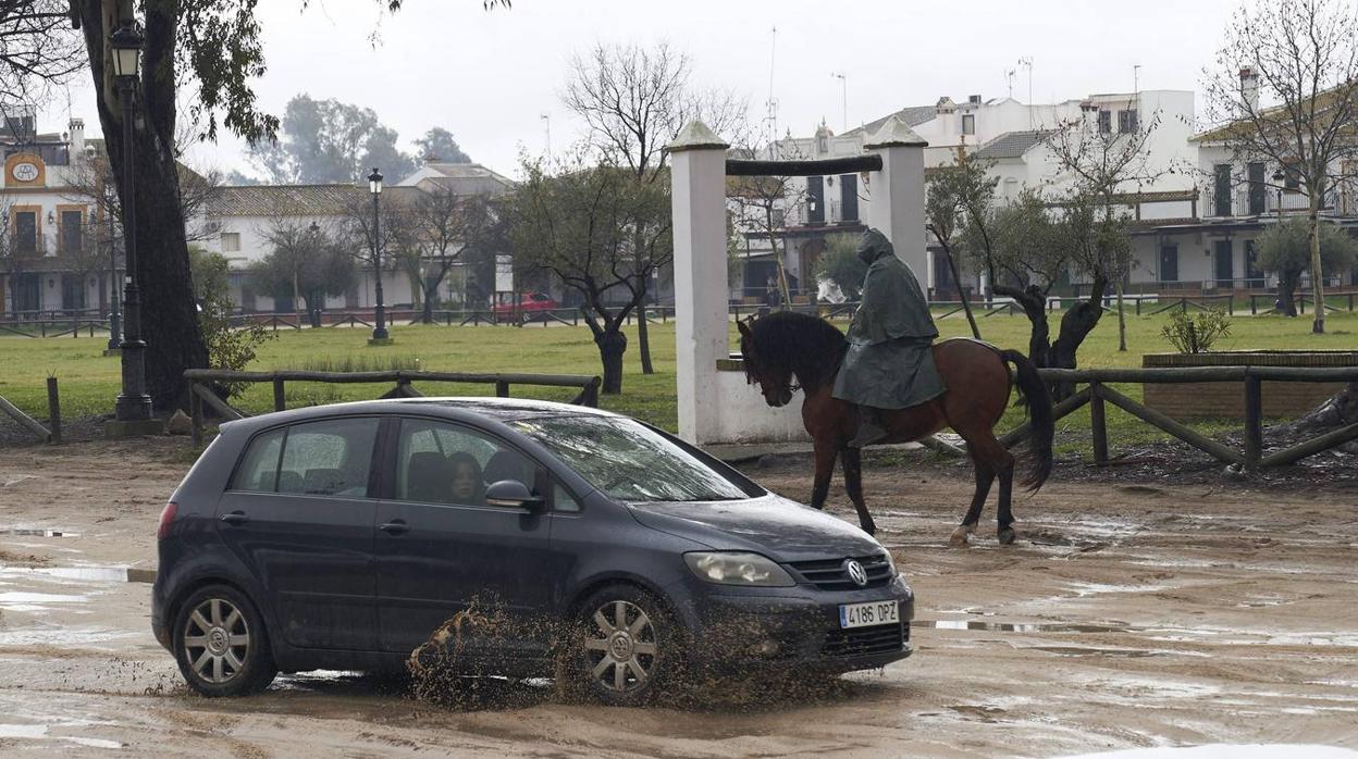 En imágenes, la lluvia desluce la peregrinación de Triana a El Rocío