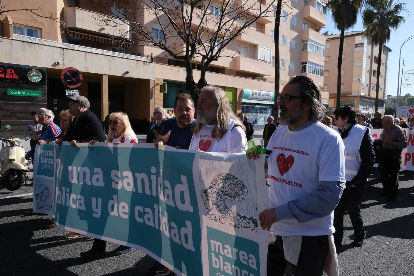 FOTOS: Manifestación en defensa de la sanidad pública en Cádiz