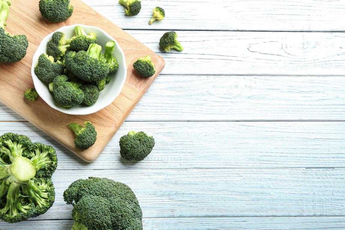 Brócoli. ¿Es su olor? ¿Quizá su sabor lo que no te gusta del <a href="https://www.abc.es/bienestar/alimentacion/abci-cuanto-tiempo-cocer-brocoli-y-cuales-beneficios-202001230157_noticia.html" target="_blank">brócoli</a>? Se trata de un antioxidante que aporta vitamina C y vitaminas del grupo D y, aunque no se ha demostrado en individuos, tiene muchas más propiedades desconocidas para muchos como la de combatir enfermedades cardiovasculares.