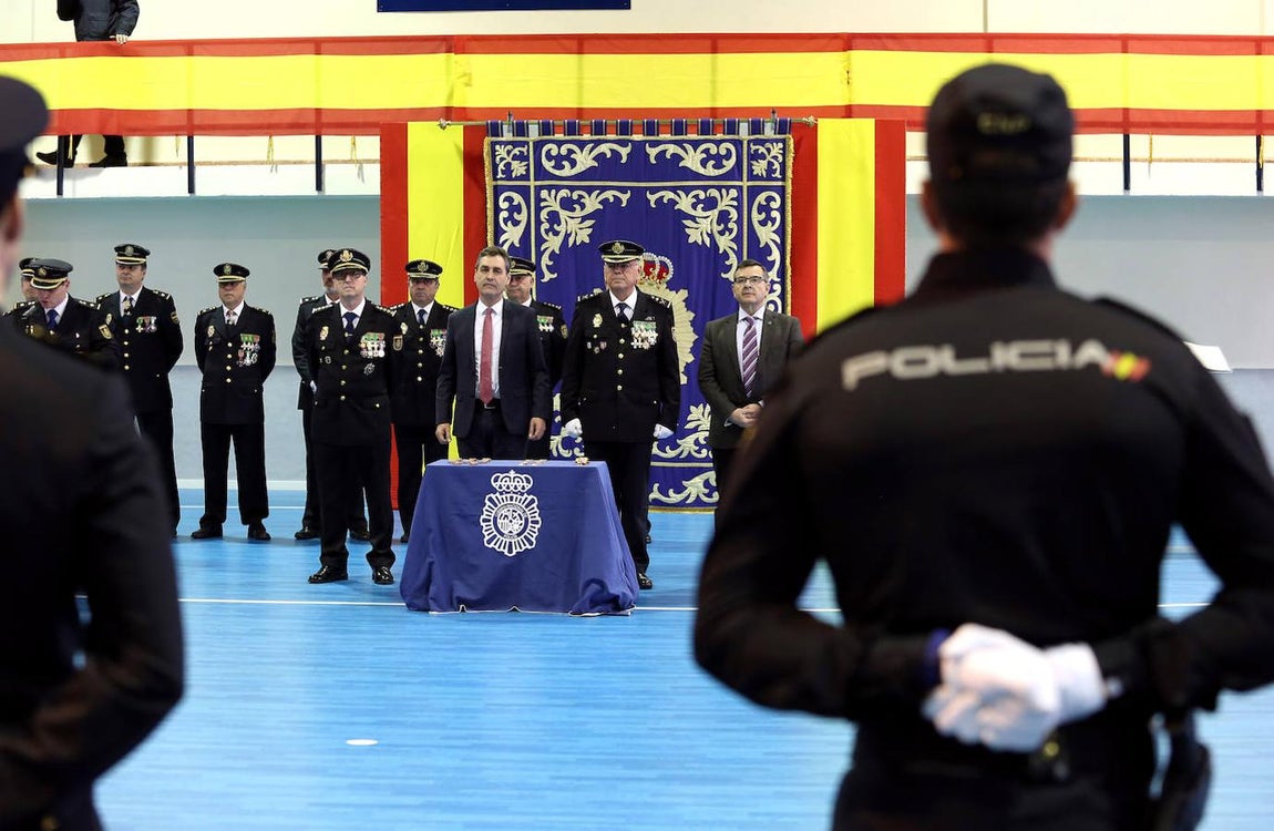 Las condecoraciones a los policías nacionales de Toledo, en imágenes