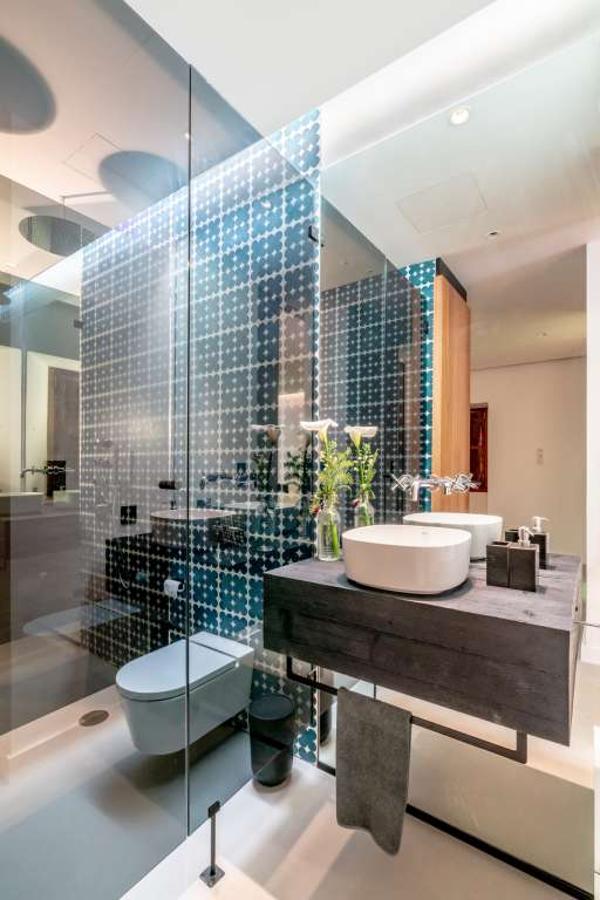 Faro de Punta Cumplida. La suite más exclusiva es la que se ofrecería a Brad Pitt. Se construyó en la vivienda del Farero, tiene dos dormitorios repartidos en un espacio de 100 metros cuadrados en el que caben hasta cuatro personas. Los acabados de la estancia y el mobiliario son de alta calidad y sus planos se diseñaron para ofrecer una sensación espacial mayor