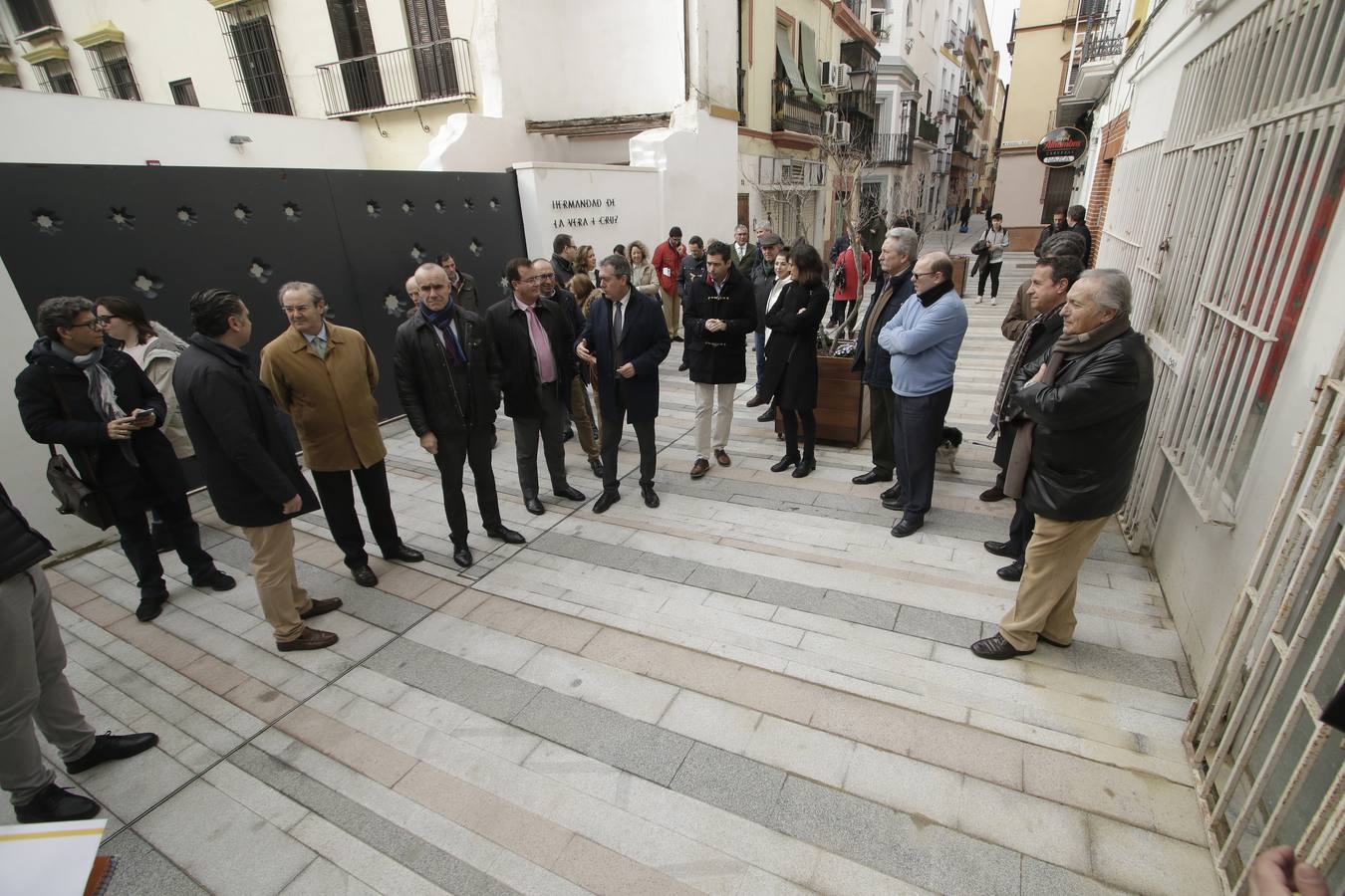 Espadas inaugura la calle Baños y dice que el pavimento fue «el que decidieron los vecinos»