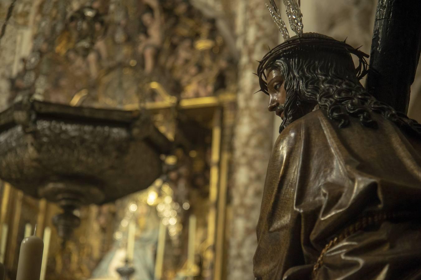 El Cristo de la Corona en la capilla Real