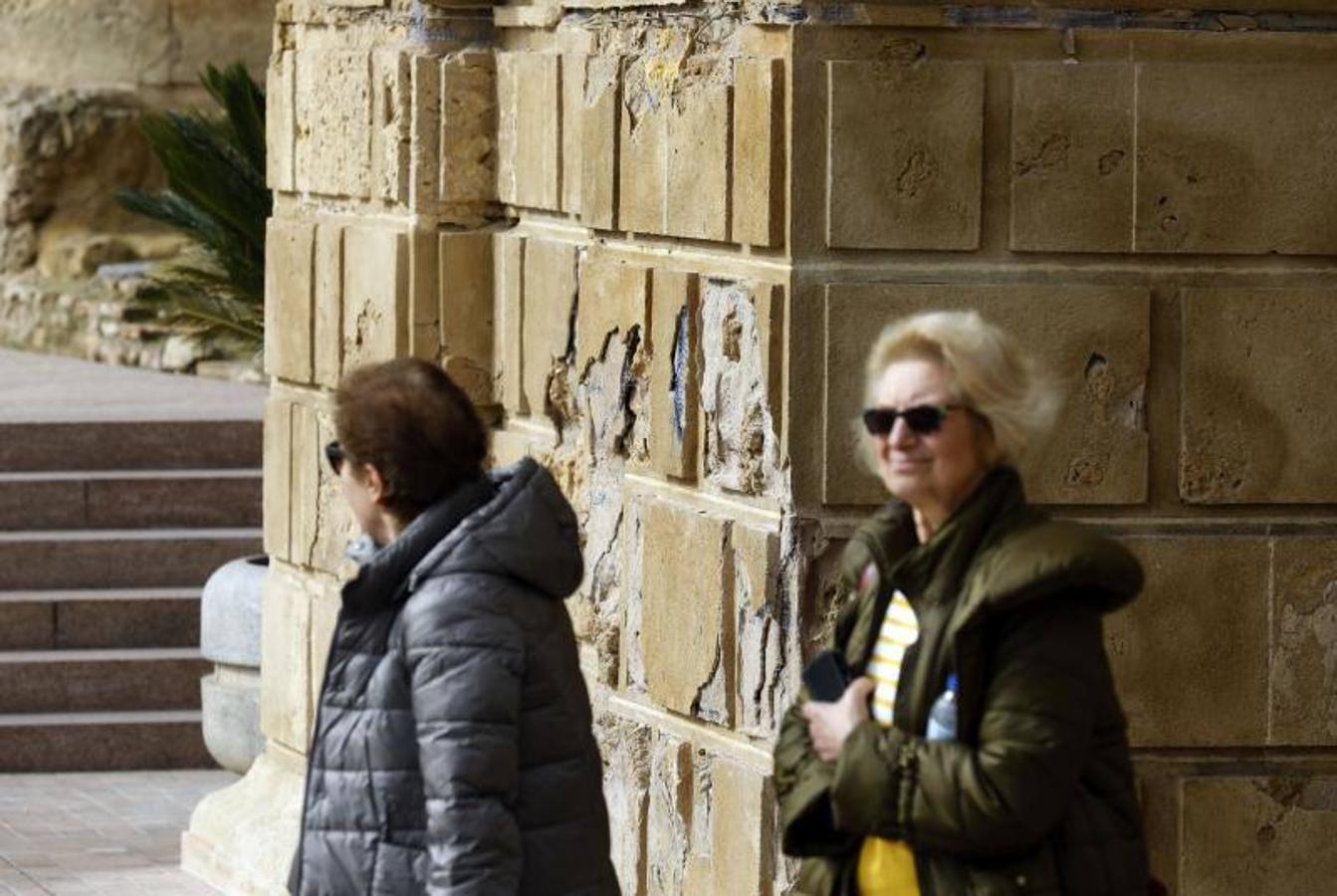 El estado de la Puerta del Puente de Córdoba, en imágenes