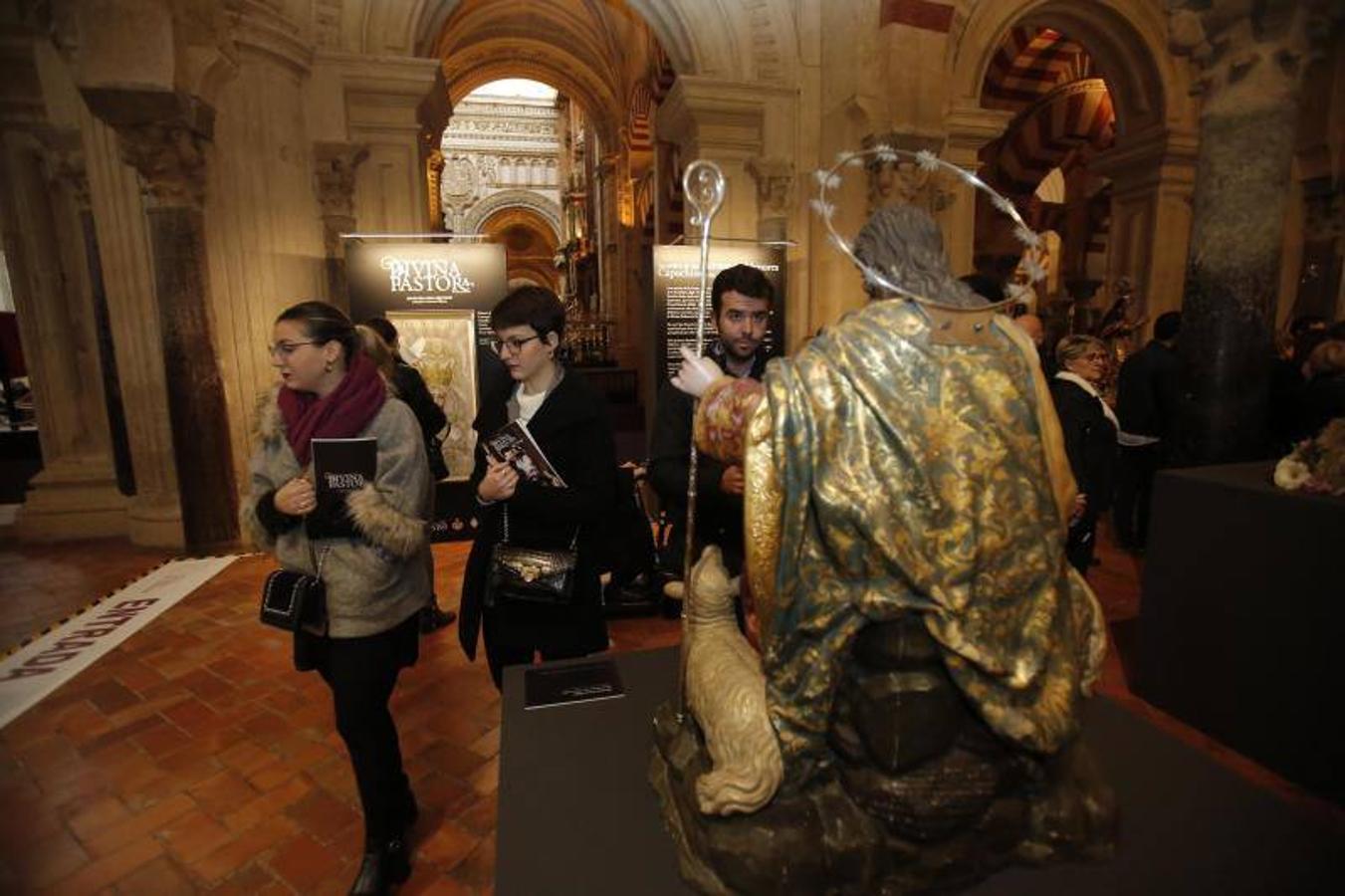 La exposición de la Paz de Córdoba sobre la Divina Pastora, en imágenes