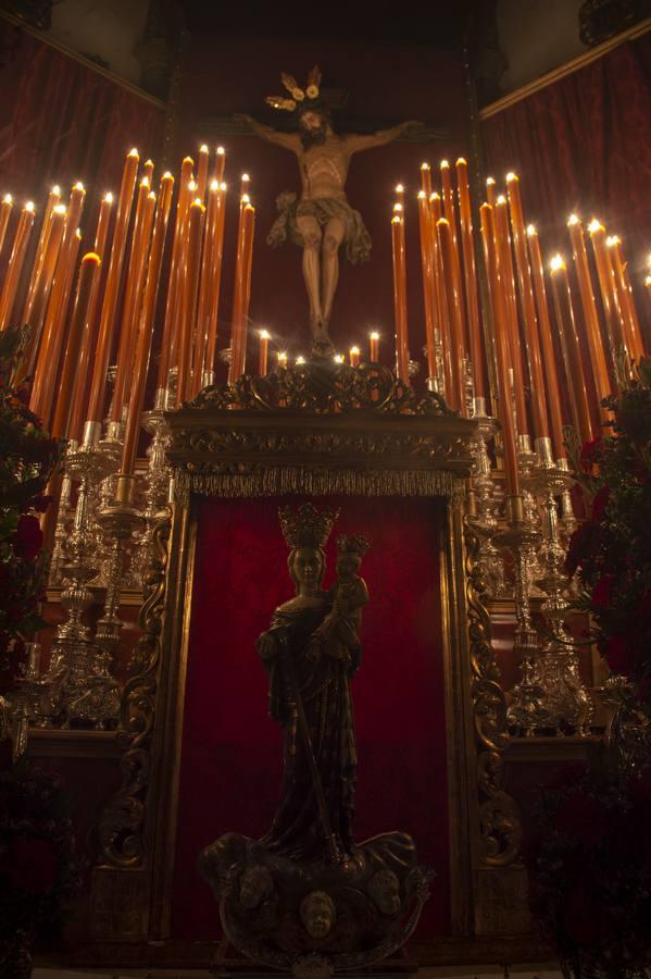 El altar de quinario del Cristo de la Buena Muerte de la Hiniesta