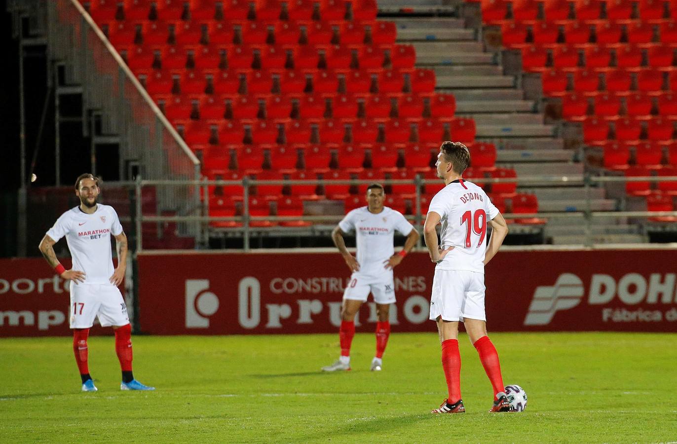 La eliminación del Sevilla de la Copa ante el Mirandés, en imágenes