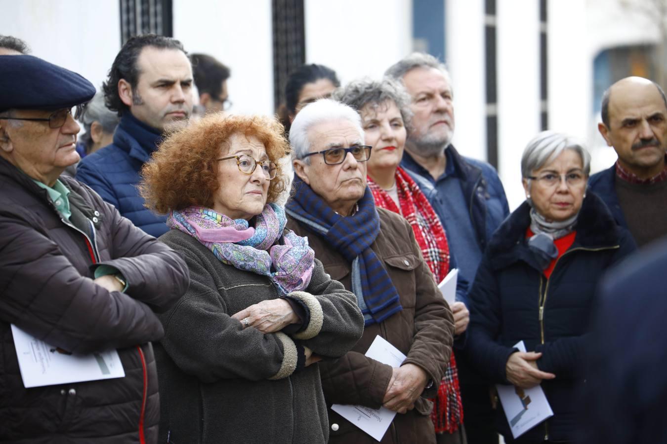 El paseo por la Córdoba del grupo Cántico, en imágenes