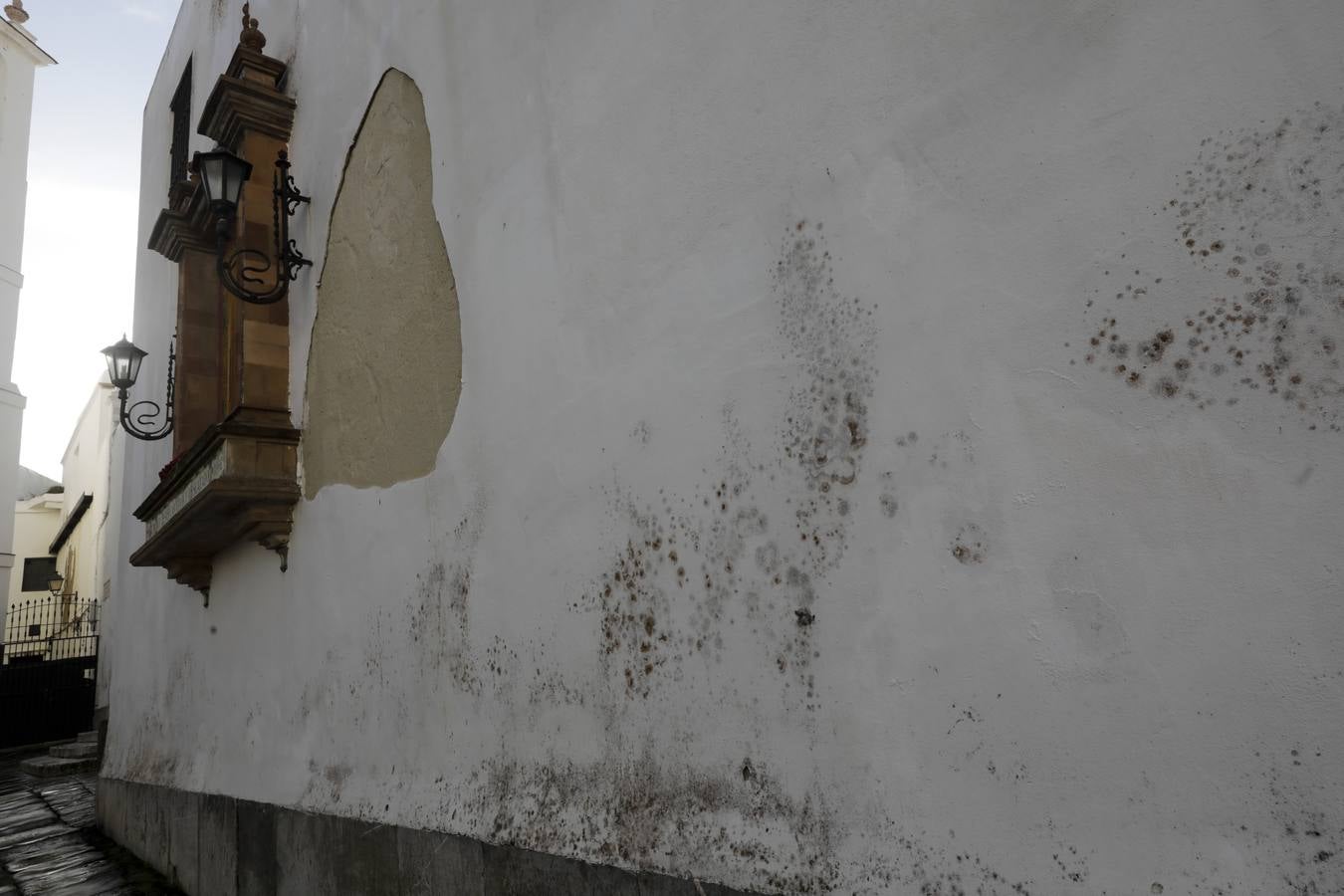 El deterioro de la iglesia de Santa Cruz