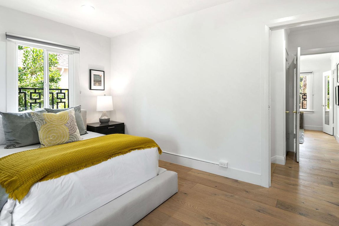 Meghan Markle en Hancock Park. Eso sí, un gran error de los duques de Sussex los enfrenta a una batalla legal en el caso de que quisieran recuperar el control de la identidad en Europa y América del Norte