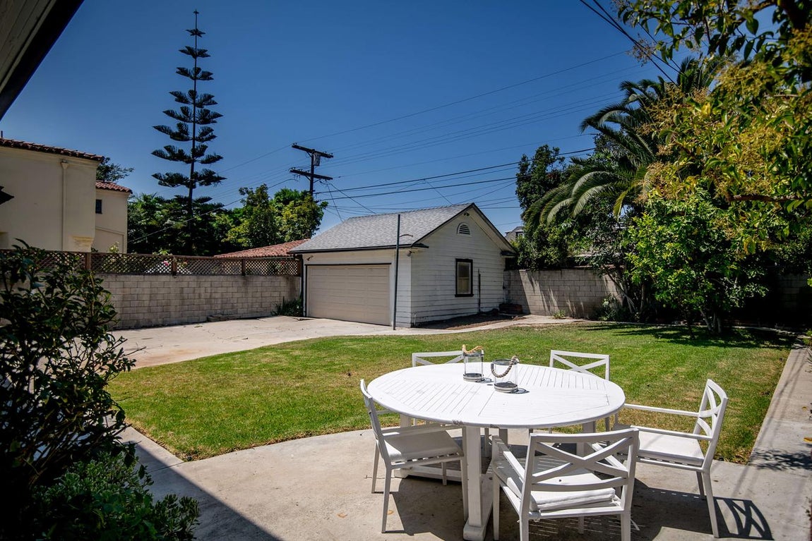 Meghan Markle en Hancock Park. El primer paso para comenzar su nueva vida como empresarios es deshacerse de su pasado. De todo su pasado, pero nadie parece interesado en ello y Meghan Markle sigue arrastrando su antigua casa por los mercados