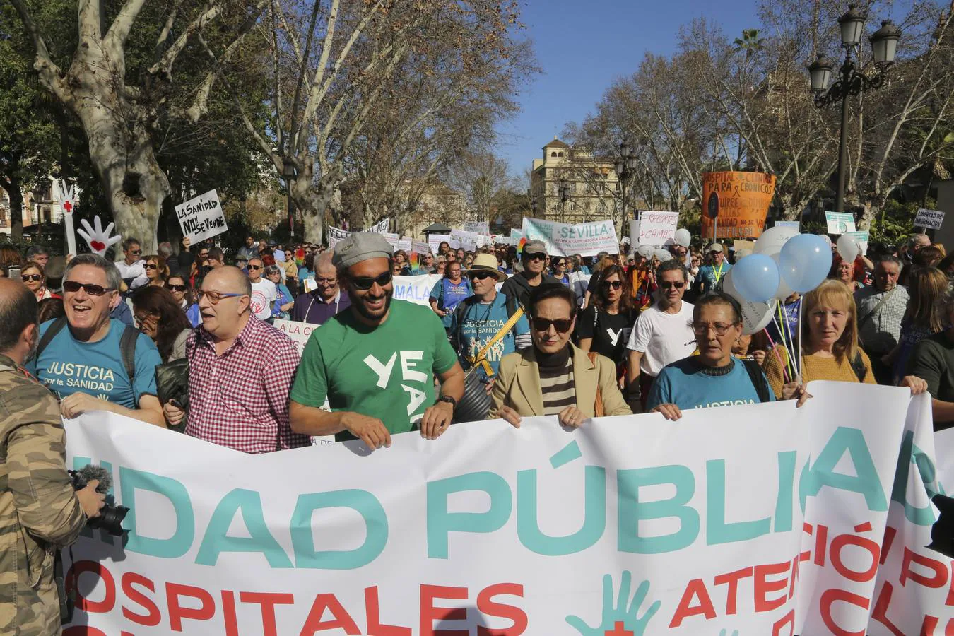 Miles de personas protestan en Sevilla contra una «pésima gestión» de la Sanidad
