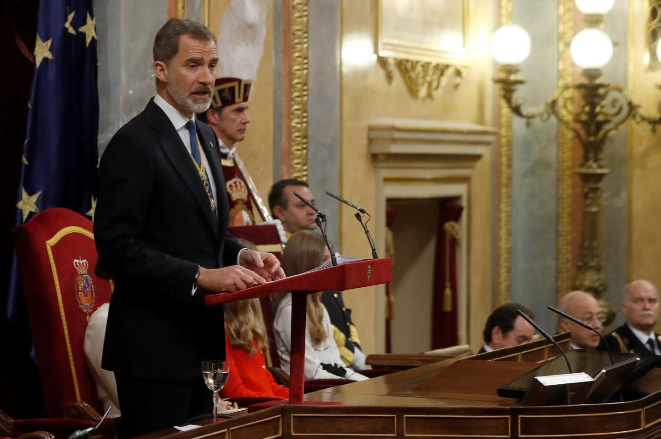 El Rey Felipe VI, durante su discurso en el Congreso de los Diputados donde hoy ha presidido la apertura solemne de la XIV Legislatura.. 