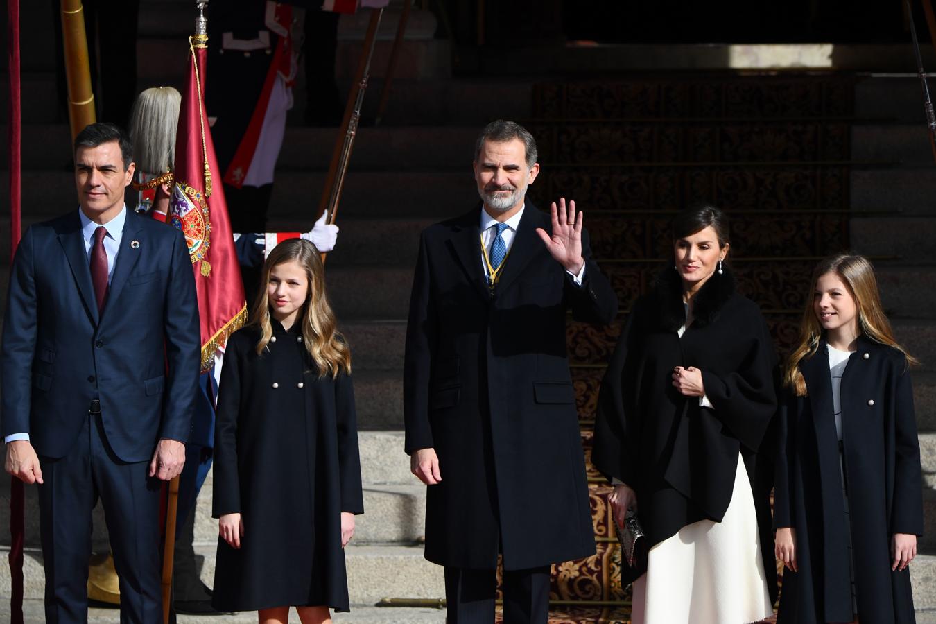 Pedro Sánchez, la Princesa Leonor, el Rey Felipe VI, la Reina Letizia y la infanta Sofía llegan a la ceremonia de apertura de la XIV legislatura española.. 