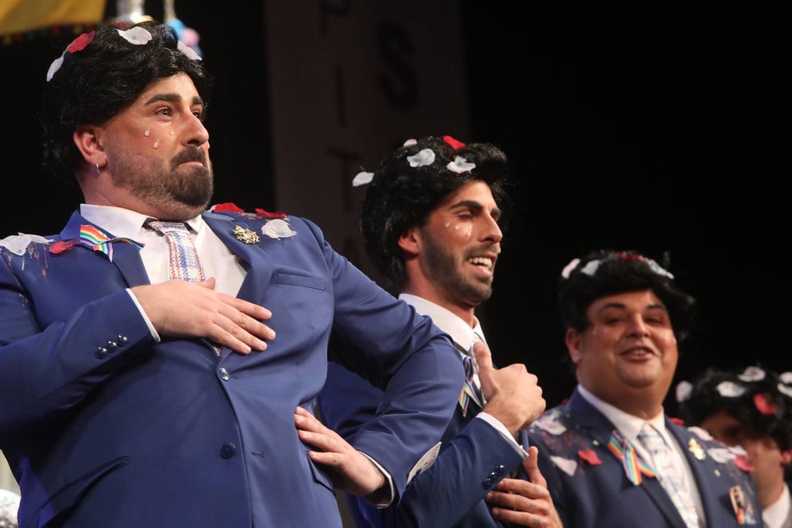 FOTOS: La chirigota Aquí estamos de paso el COAC 2020