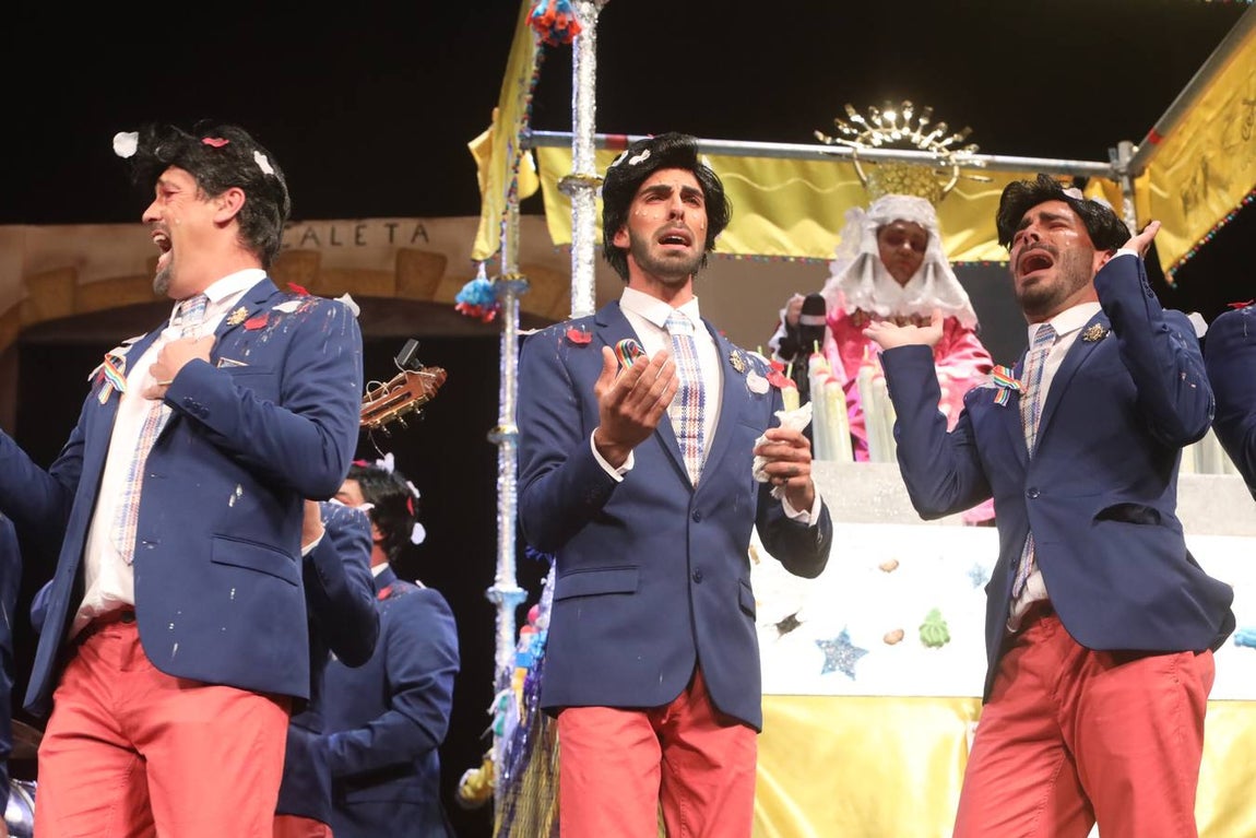 FOTOS: La chirigota Aquí estamos de paso el COAC 2020