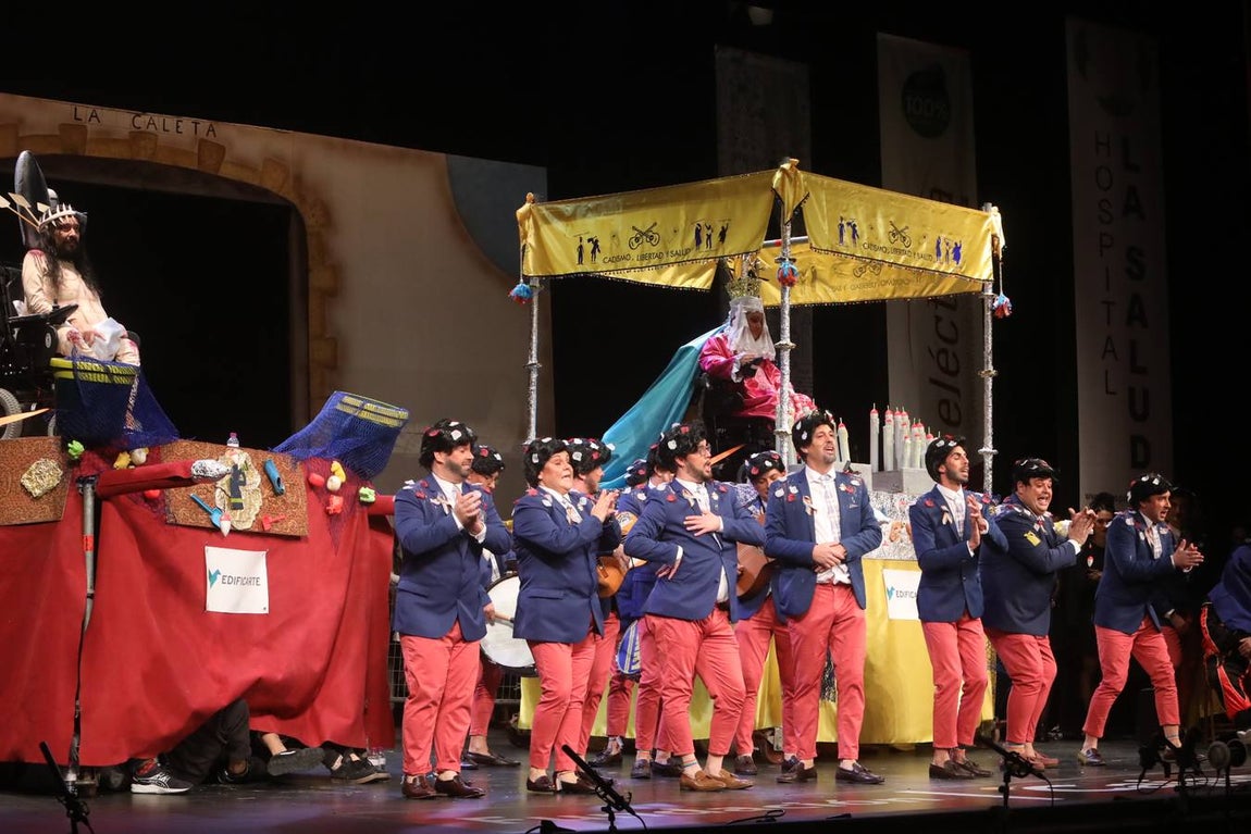 FOTOS: La chirigota Aquí estamos de paso el COAC 2020