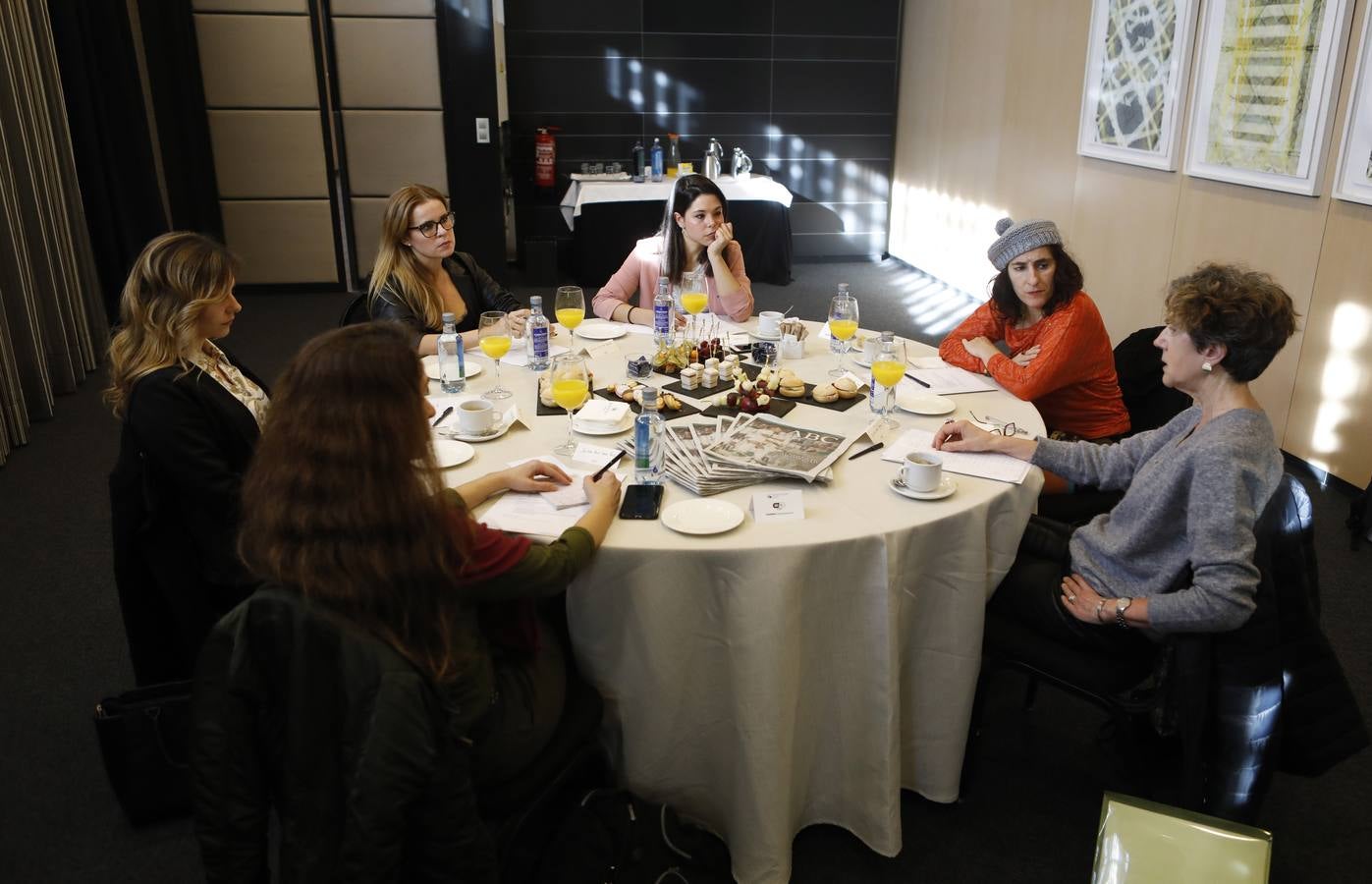 El desayuno «Andalucía en femenino», en imágenes